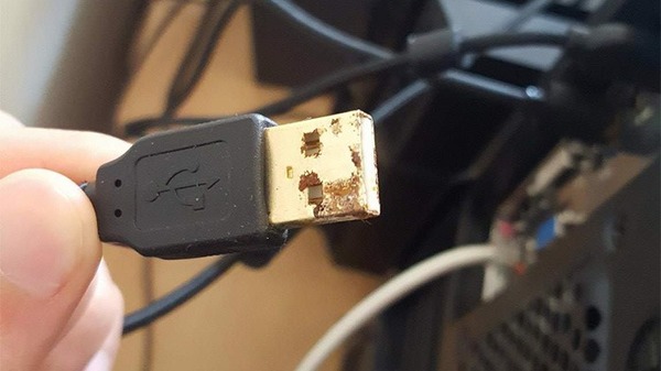 Cổng USB bị hư hỏng dẫn đến không kết nối được với máy in Canon 2900