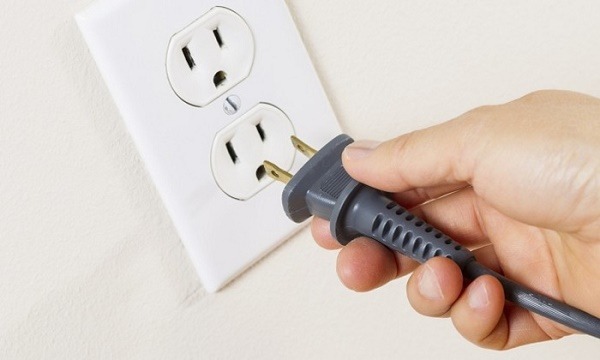 Rút phích cắm máy in Brother khi không sử dụng