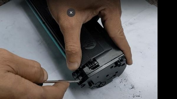 Tháo và vệ sinh hộp mực