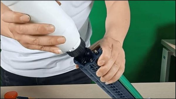 Đổ mực mới vào